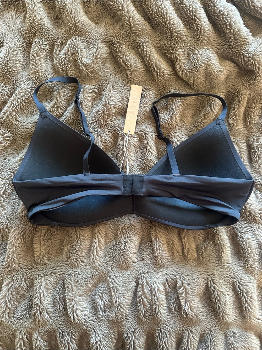 SKIMS Wireless Form Push Up Bra Black 36C NWT New - Picture 2 of 5